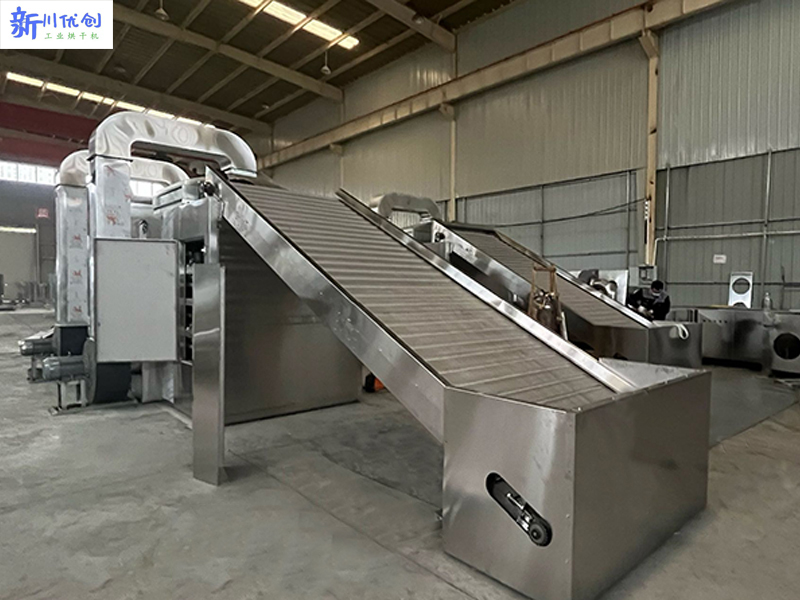 山西客戶訂購我廠兩套網(wǎng)帶式烘干機用于藥材烘干