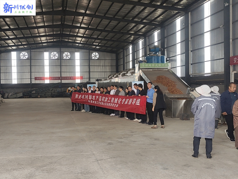 山西農(nóng)業(yè)機(jī)械發(fā)展中心黨委書記攜運(yùn)城市副市長(zhǎng)，農(nóng)業(yè)農(nóng)村部機(jī)械化發(fā)展中心處長(zhǎng)等多位領(lǐng)導(dǎo)、專家參觀我司設(shè)備，并給予高度肯定